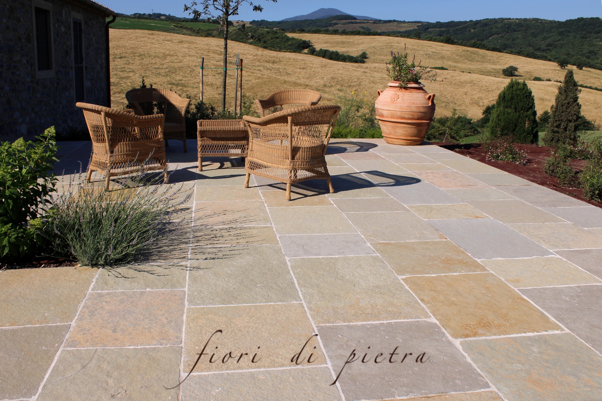 Realizzazione Pavimenti da € 16,00 a 48,00 al mq + iva in pietra VECCHIA TOSCANA